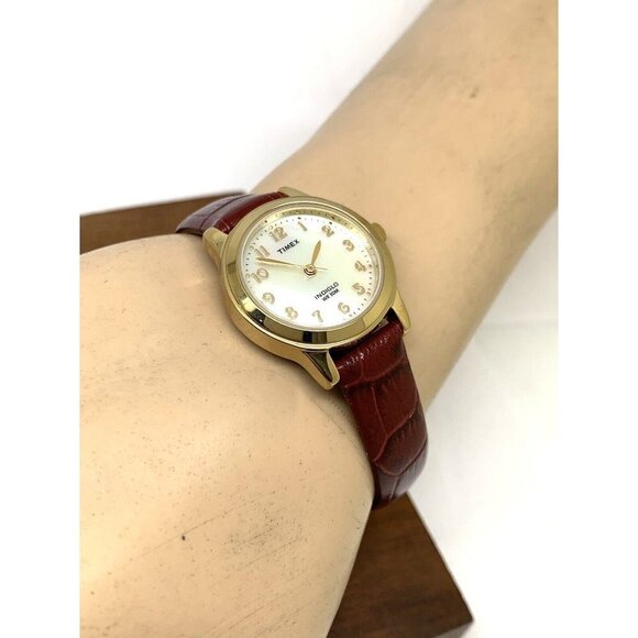 Timex Women's Watch T21693 Indiglo Quartz Mother of Pearl Burgundy Leath… - Picture 5 of 14